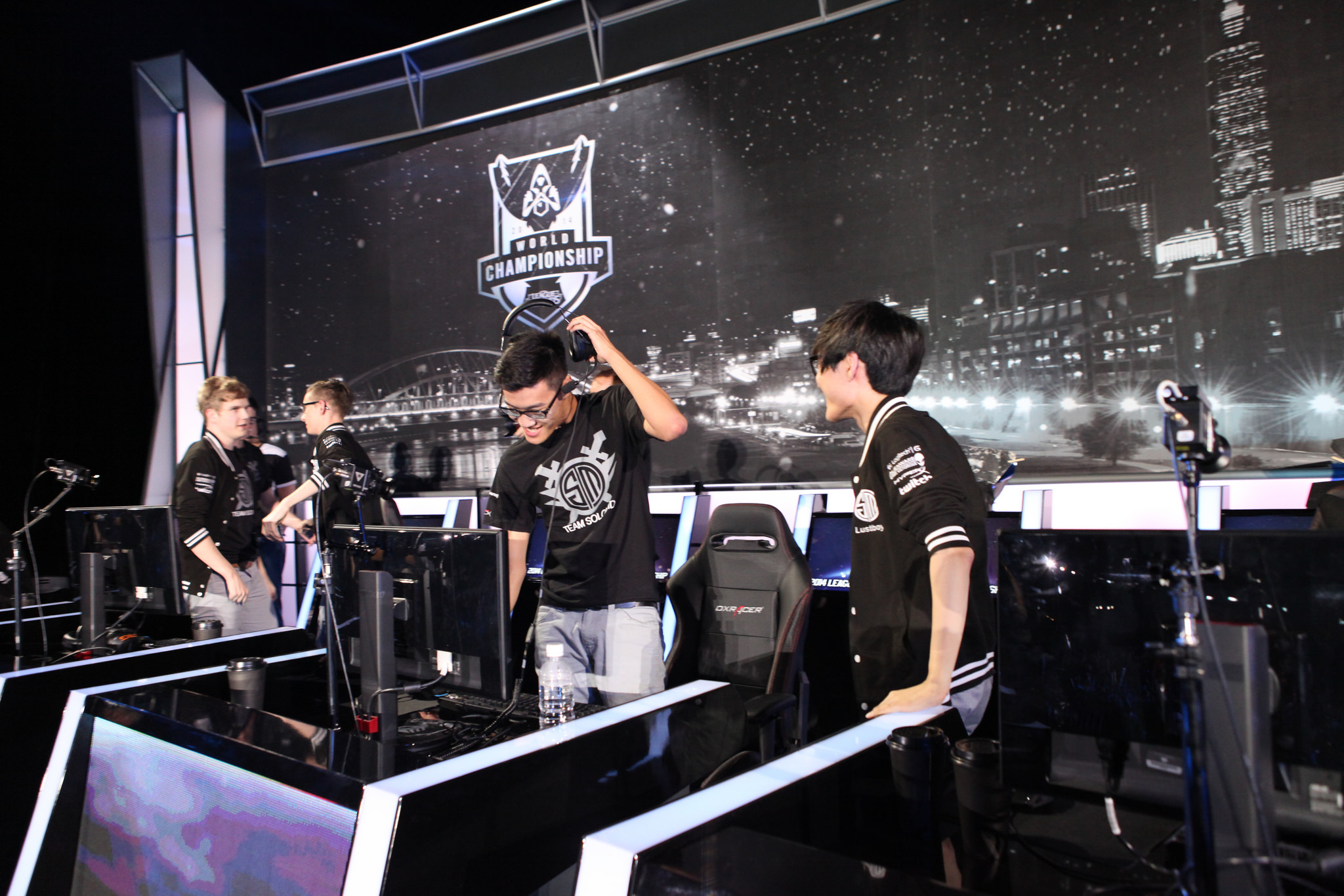 AL力克NIP晋级季后赛下一轮，团队协作成制胜关键